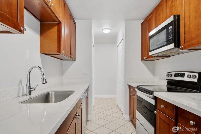321 Bellevue Way SE 203