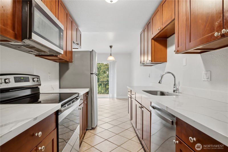 321 Bellevue Way SE 203