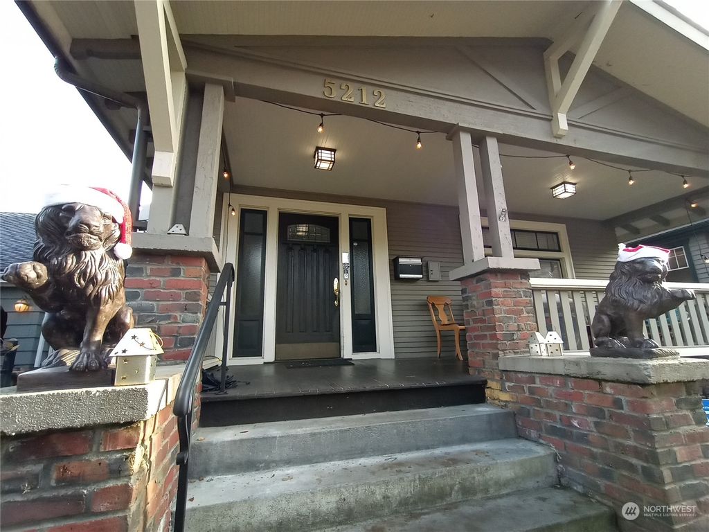 Photo of 5212 18th Avenue NE, Seattle, WA 98105 (MLS # 2216402)