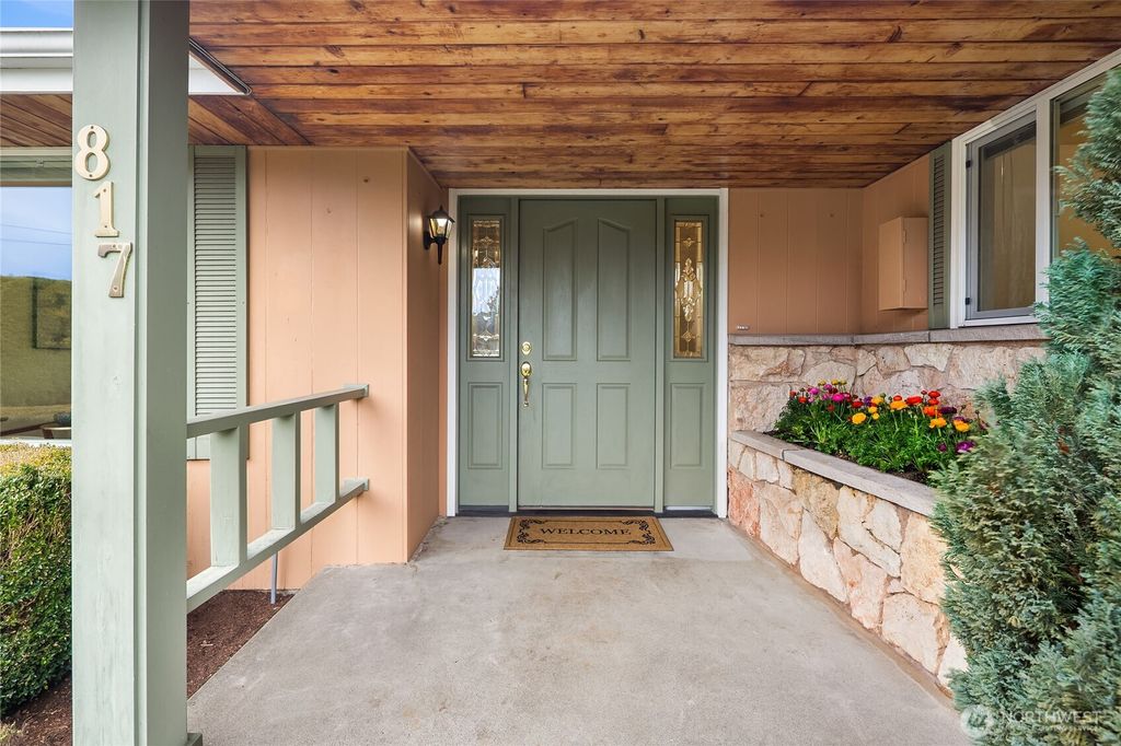 Photo of 817 Puget Way, Edmonds, WA 98020 (MLS # 2477154)