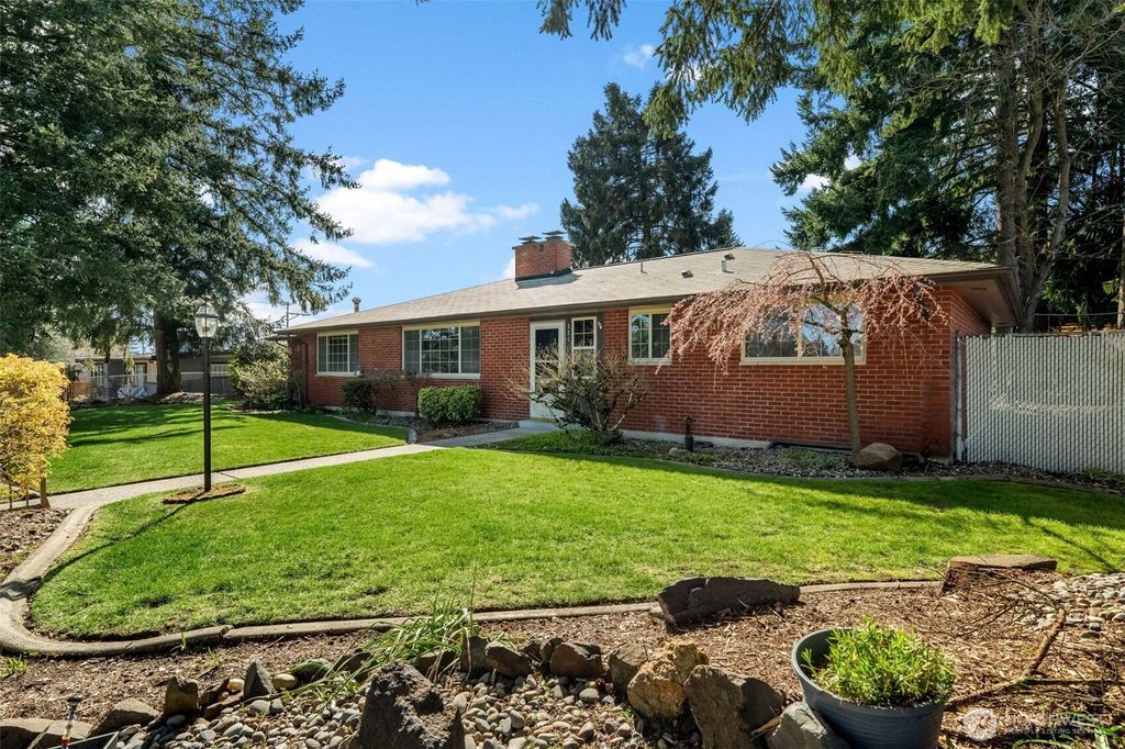 Photo of 1116 S Woodlawn Street, Tacoma, WA 98465 (MLS # 2498375)