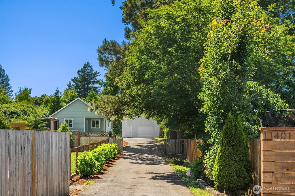 Photo of 11401 14th Avenue S, Seattle, WA 98168 (MLS # 2385718)