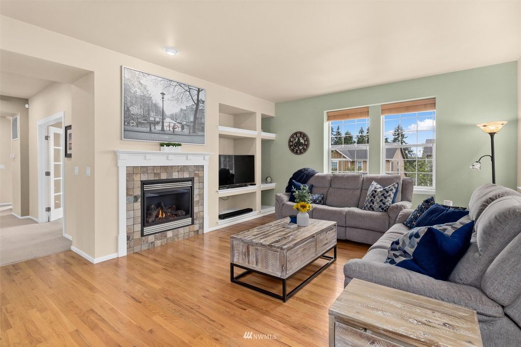 Photo of 20925 13th Avenue W, Lynnwood, WA 98036 (MLS # 1971220)
