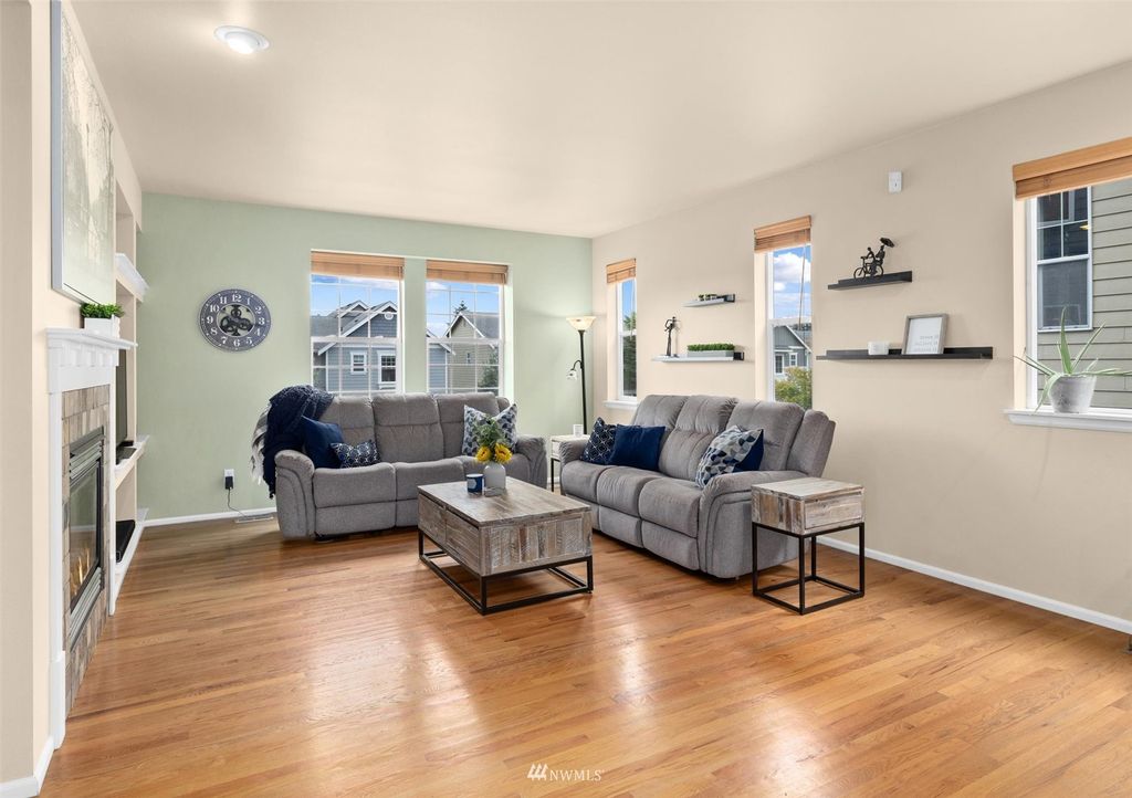 Photo of 20925 13th Avenue W, Lynnwood, WA 98036 (MLS # 1971220)