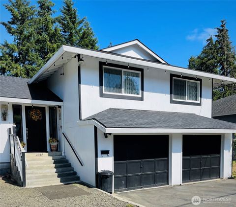 Photo of 1017 Ballentine Street, Raymond, WA 98577 (MLS # 2369132)