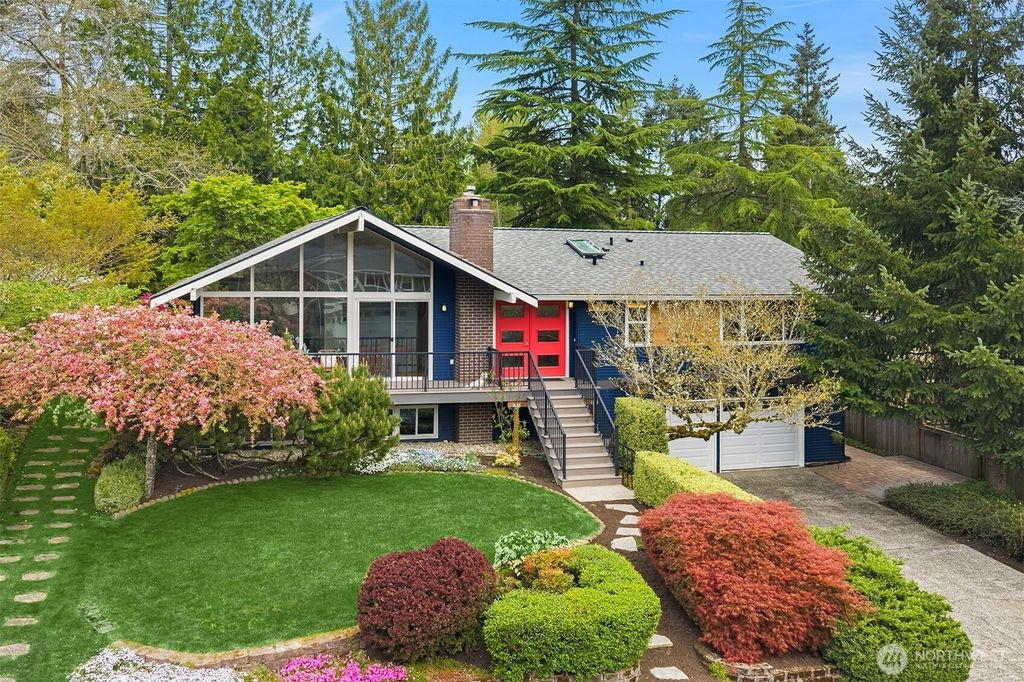 Photo of 17420 NE 11th Street, Bellevue, WA 98008 (MLS # 2507025)