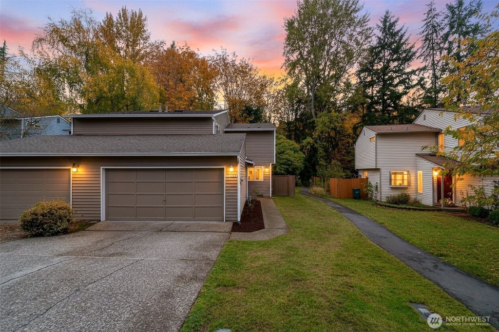 Photo of 13324 NE 138th Pl Pl, Kirkland, WA 98034 (MLS # 2452464)