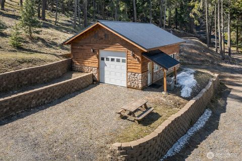Photo of 130 Horse Heaven Road, Cle Elum, WA 98922 (MLS # 2501071)