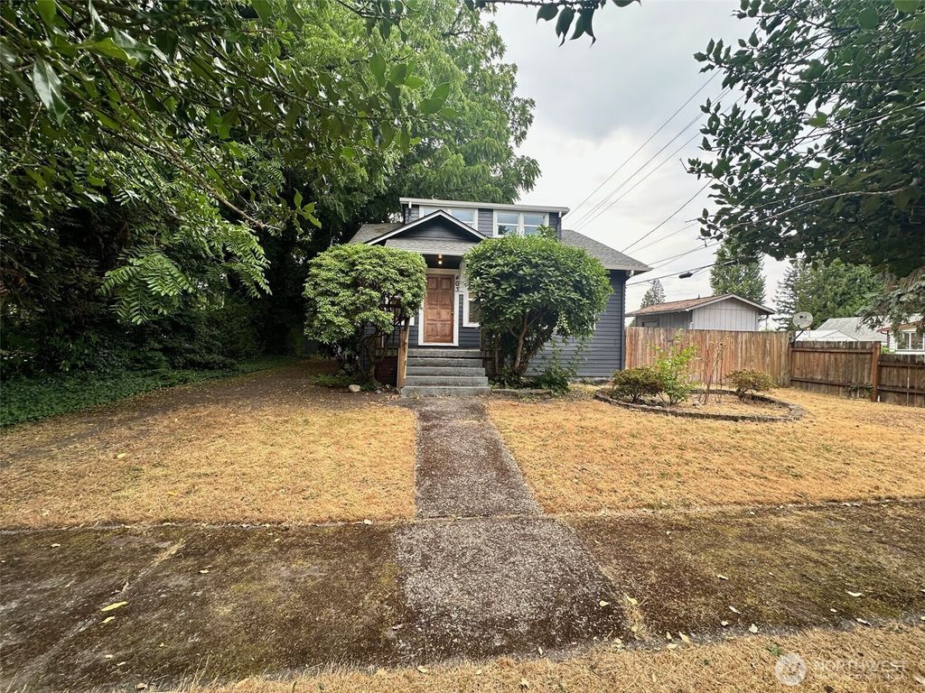 Photo of 403 L Street SE #A&amp;B, Auburn, WA 98002 (MLS # 2416678)