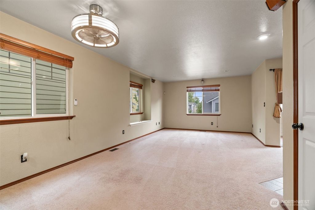 Photo of 11805 12th Avenue W, Everett, WA 98204 (MLS # 2433294)