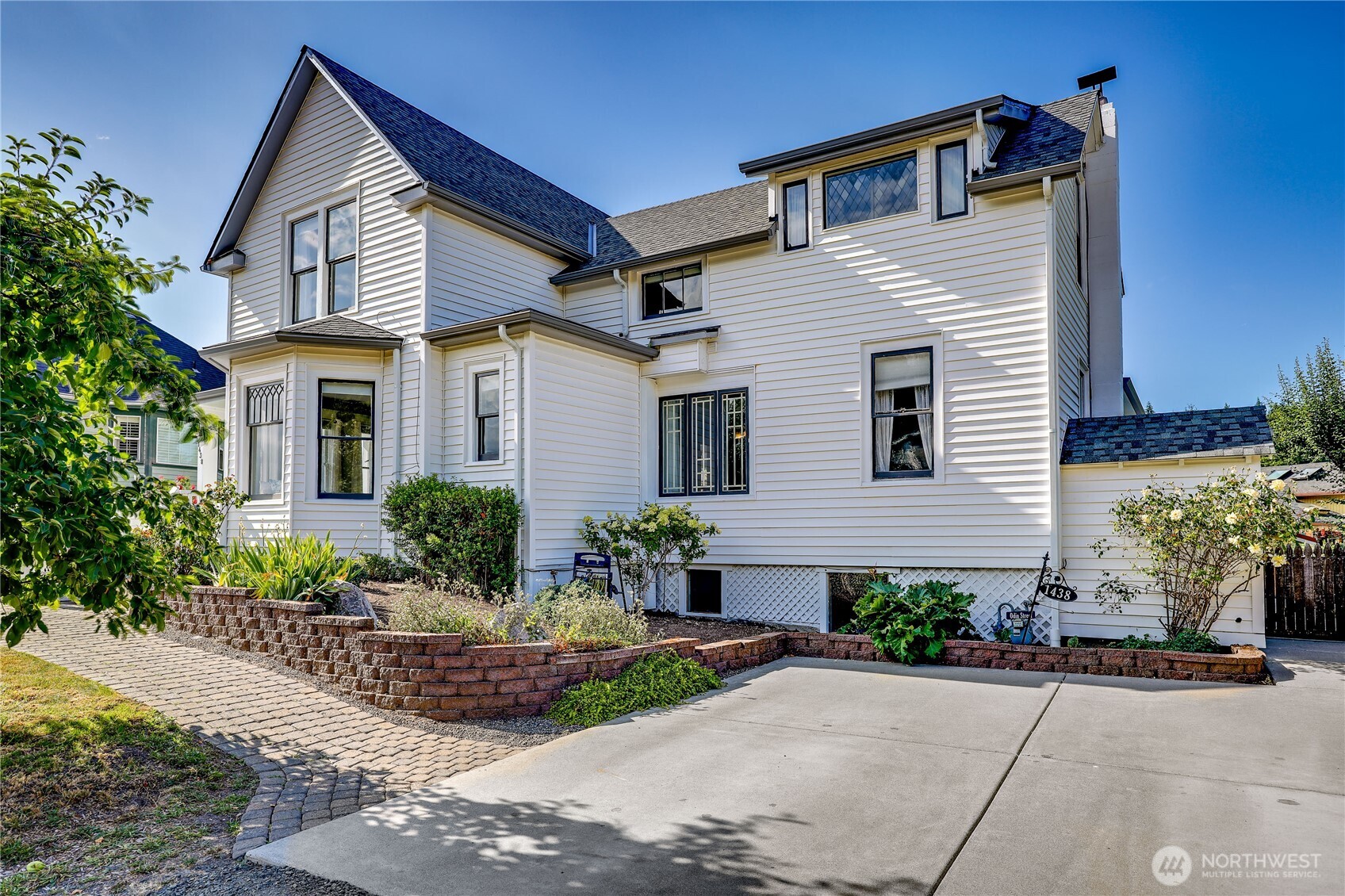 1438 NE Odin Street