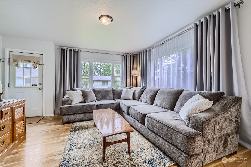 Photo of 1520 72nd Street SE, Everett, WA 98203 (MLS # 2300404)