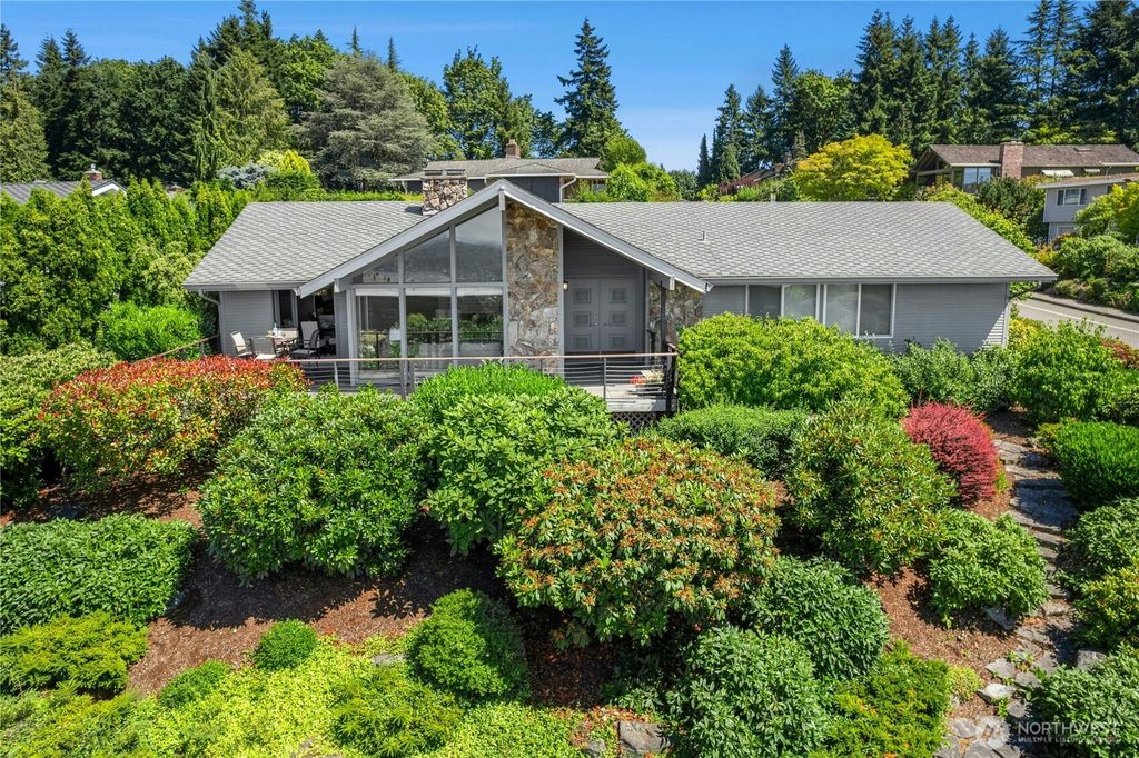 Photo of 14000 Somerset Boulevard SE, Bellevue, WA 98006 (MLS # 2409124)