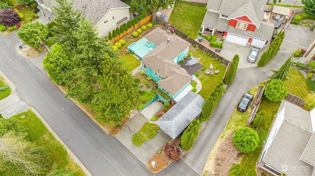 Photo of 16716 NE 79th Place, Kenmore, WA 98028 (MLS # 2074842)