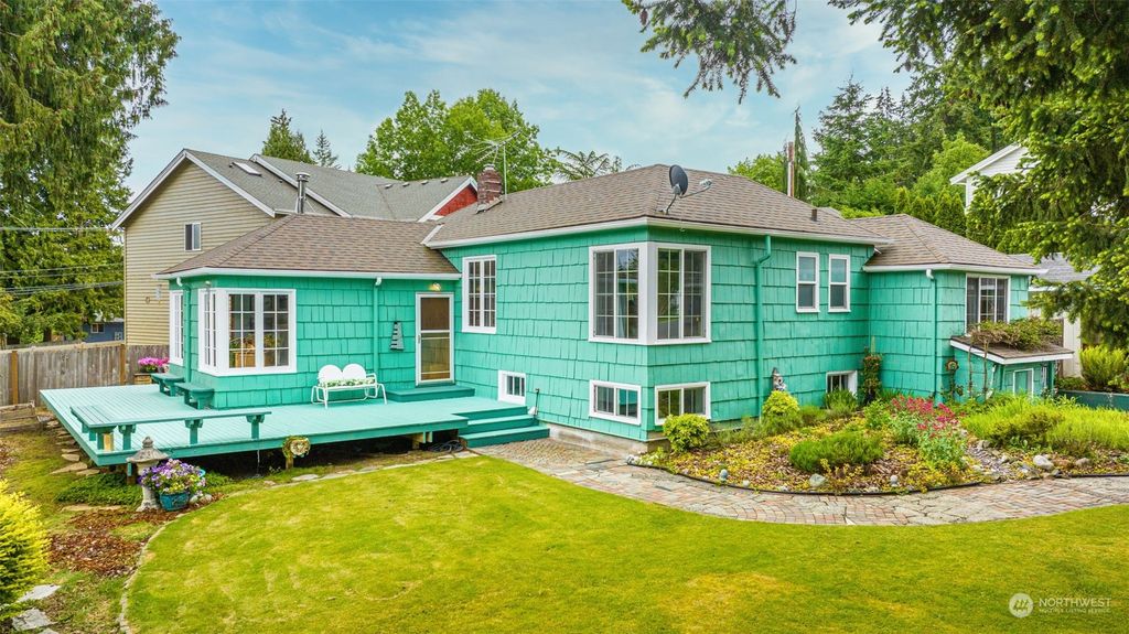 Photo of 16716 NE 79th Place, Kenmore, WA 98028 (MLS # 2074842)