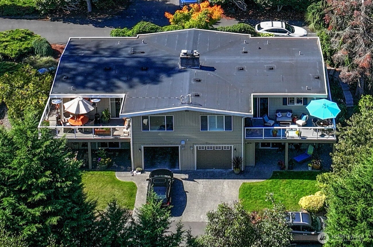 6205 Soundview Drive