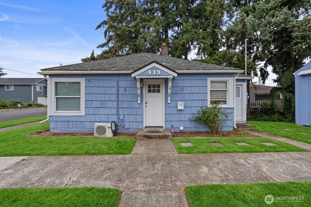 Photo of 419 Yew ST, Centralia, WA 98531 (MLS # 2577767)
