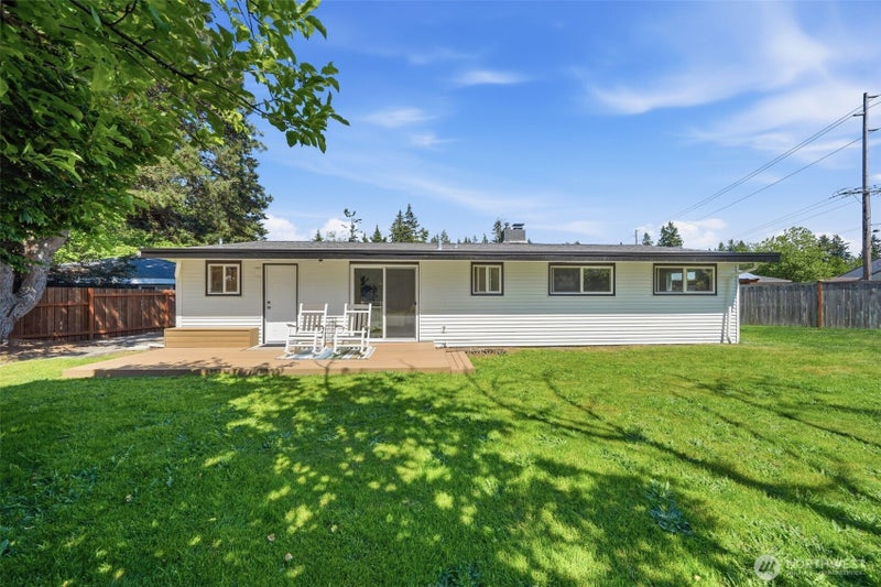 1615 N 196th Place