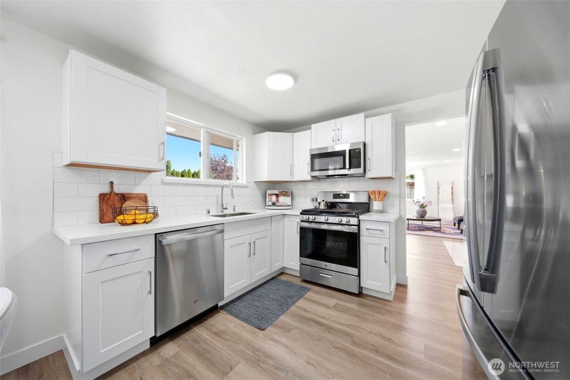 1615 N 196th Place