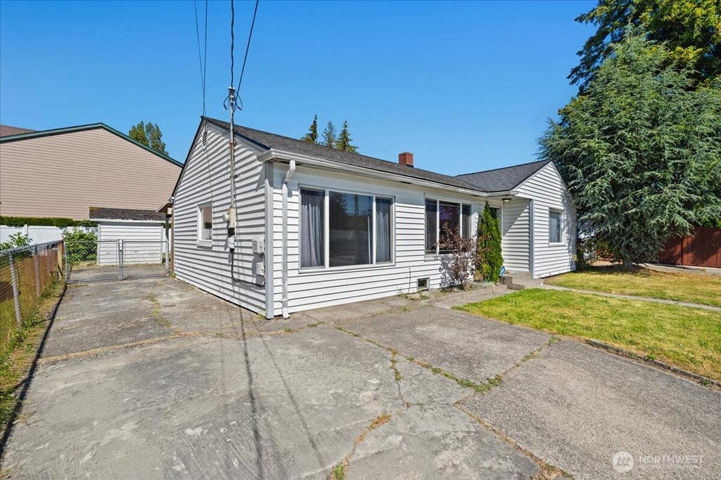 Photo of 1816 S Sprague Avenue, Tacoma, WA 98405 (MLS # 2543296)