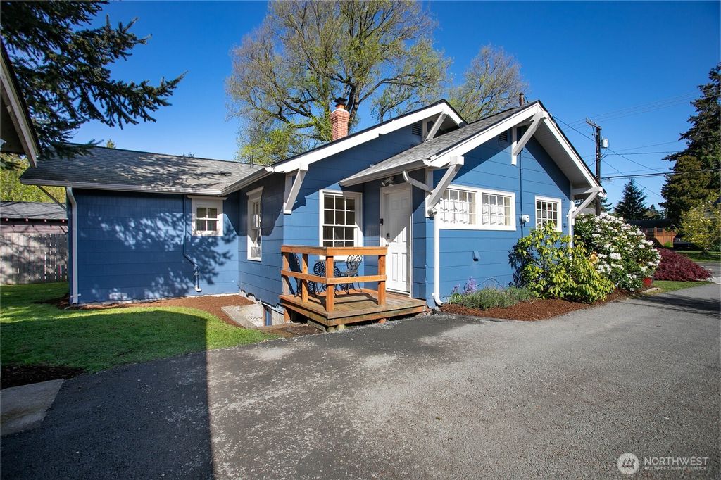 Photo of 1305 W Illinois Street, Bellingham, WA 98225 (MLS # 2514095)