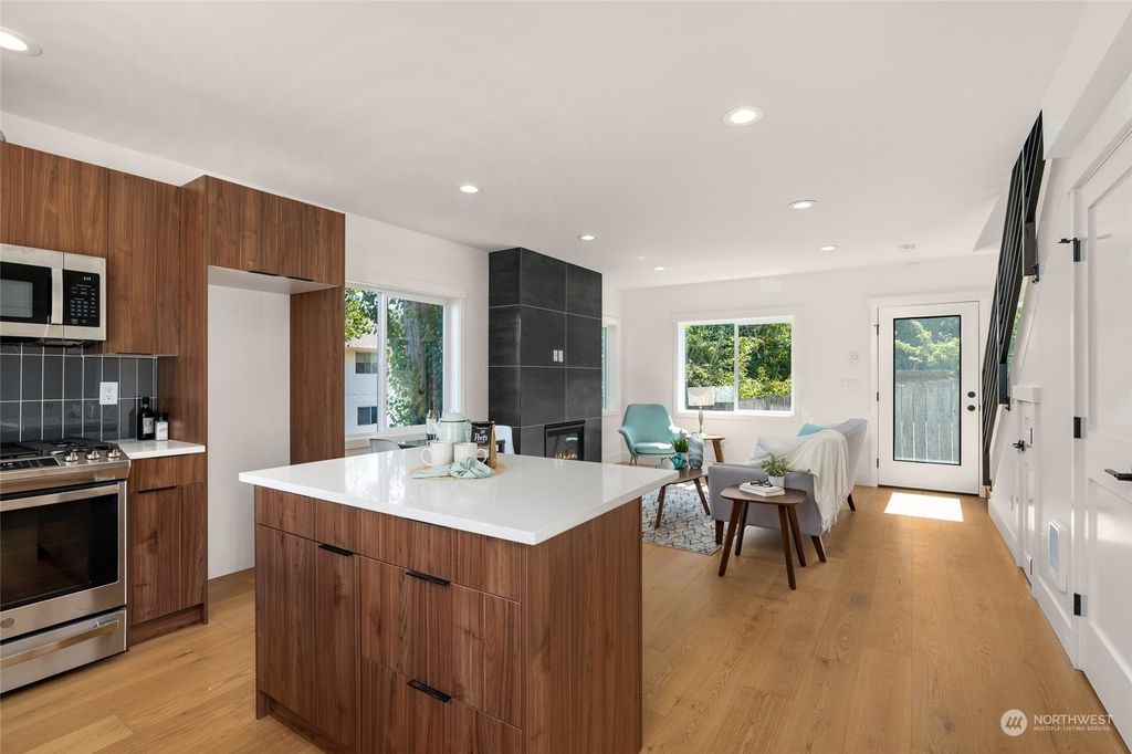 Photo of 7118 18th Avenue SW, Seattle, WA 98106 (MLS # 2002608)