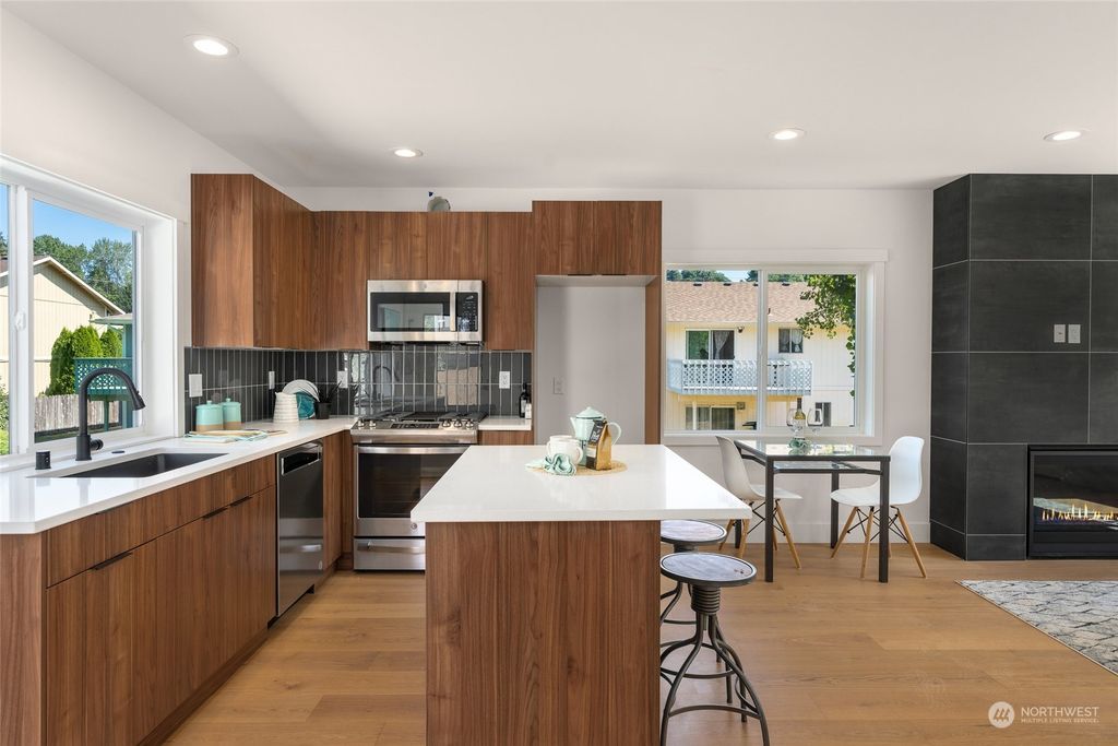 Photo of 7118 18th Avenue SW, Seattle, WA 98106 (MLS # 2002608)
