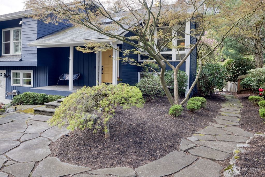 Photo of 2909 124th Place NE, Bellevue, WA 98005 (MLS # 2216300)