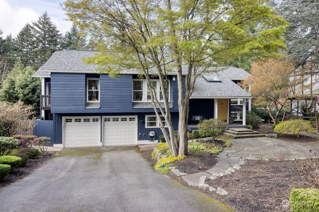 Photo of 2909 124th Place NE, Bellevue, WA 98005 (MLS # 2216300)