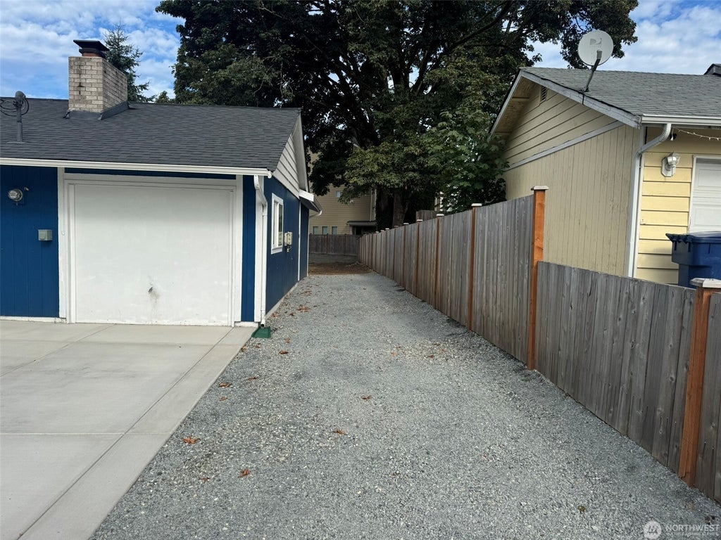 Photo of 14616 Ash Way, Lynnwood, WA 98087 (MLS # 2596249)