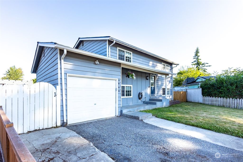 Photo of 5906 133rd Place NE, Marysville, WA 98271 (MLS # 2262060)