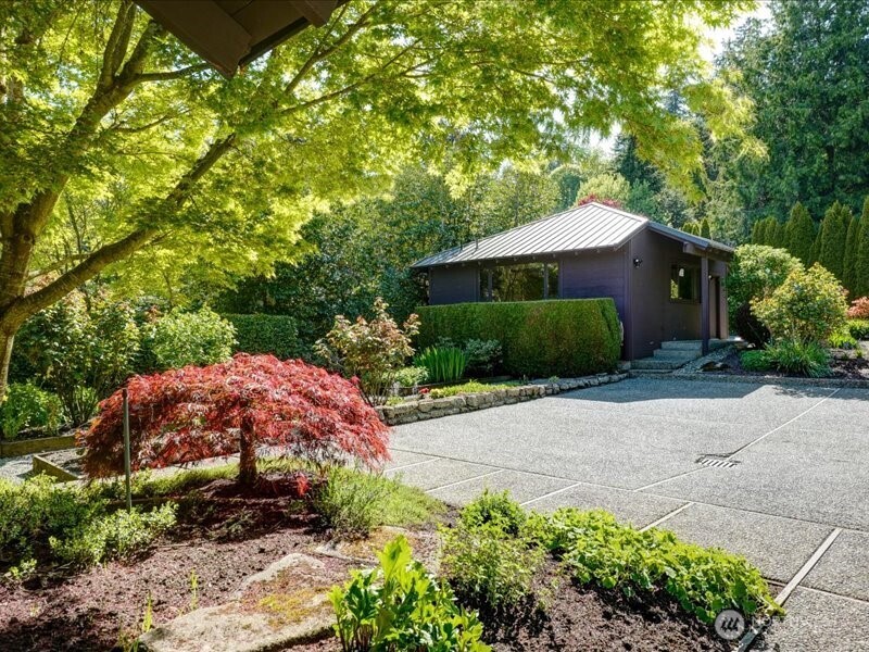 4400 East Mercer Way
