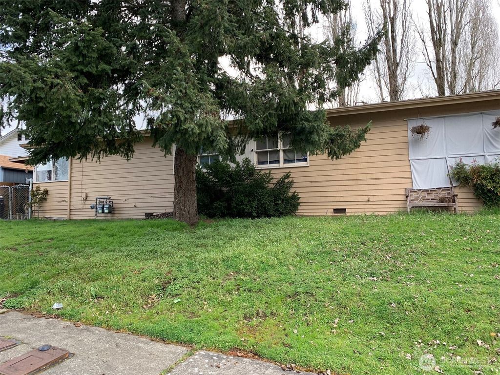 Photo of 632 Index Avenue NE, Renton, WA 98056 (MLS # 2453175)