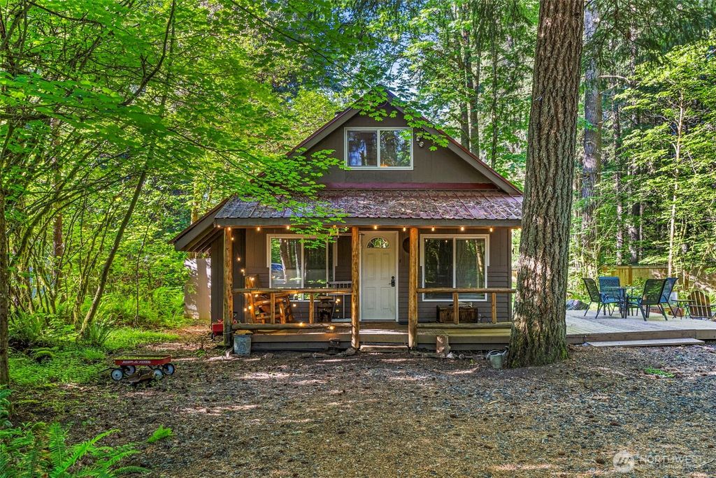Photo of 139 Mount Rainier Drive, Packwood, WA 98361 (MLS # 2522231)