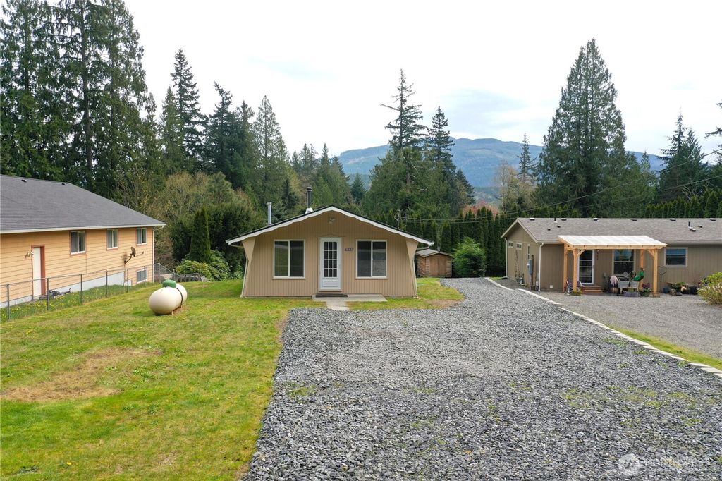 Photo of 580 Summit Place, Sedro Woolley, WA 98284 (MLS # 2505617)