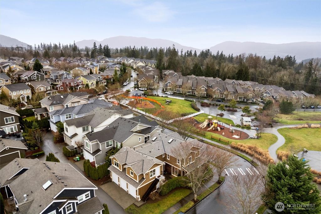 Photo of 2582 29th Avenue NE, Issaquah, WA 98029 (MLS # 2335648)