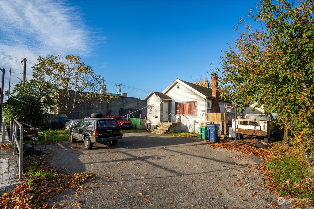 Photo of 11061 16th Avenue SW, Seattle, WA 98146 (MLS # 2301914)