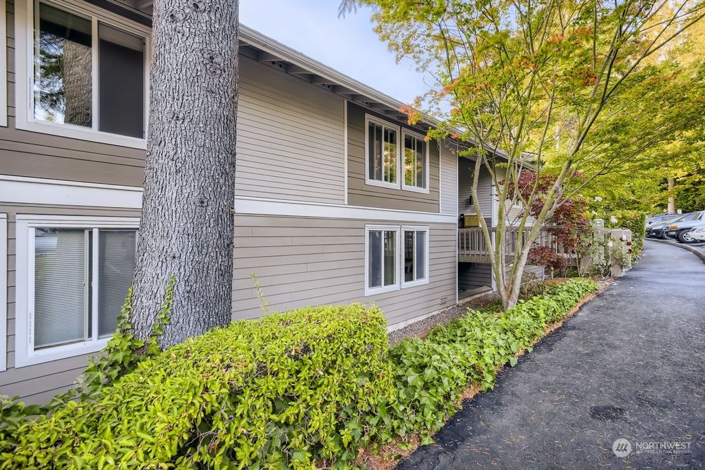 Photo of 3272 80th Avenue SE #1, Mercer Island, WA 98040 (MLS # 2001688)