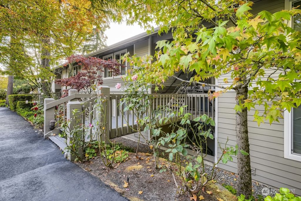 Photo of 3272 80th Avenue SE #1, Mercer Island, WA 98040 (MLS # 2001688)