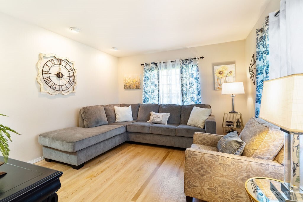 34 S Mountain View Lane