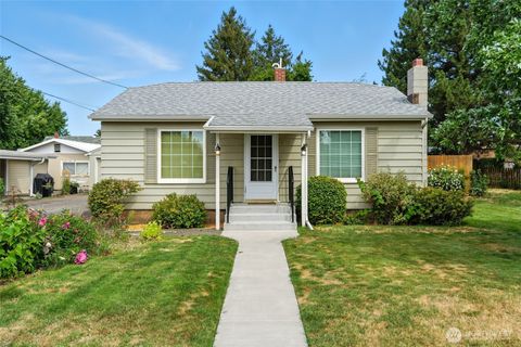 Photo of 1913 Pleasant Street, Walla Walla, WA 99362 (MLS # 2422469)