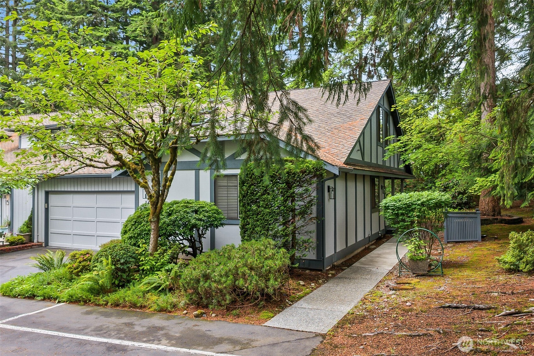 1805 Village Green Drive 16