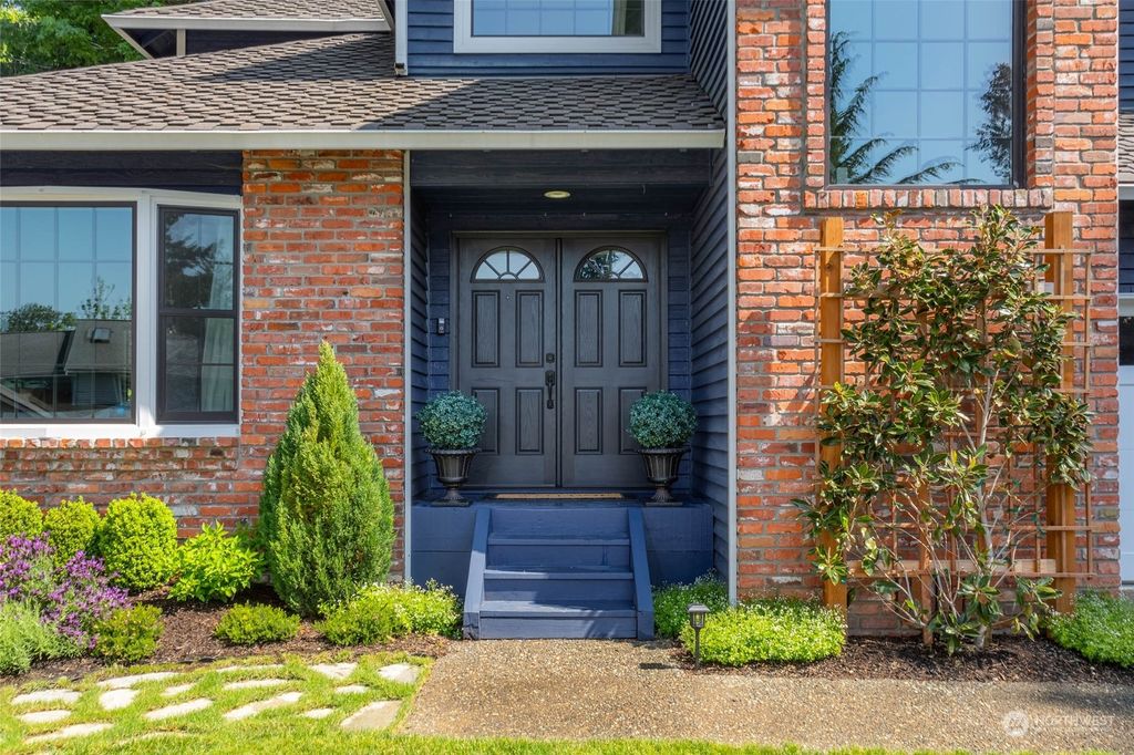 Photo of 17650 NE 129th Place, Redmond, WA 98052 (MLS # 2135711)