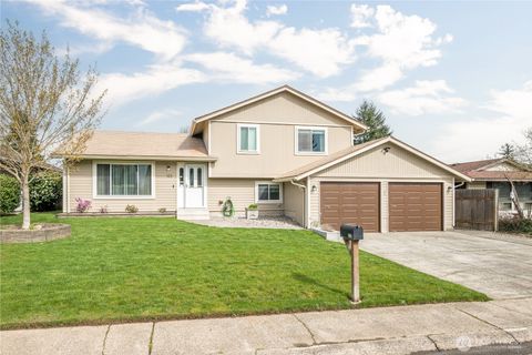 Photo of 122 Alturas Drive, Kelso, WA 98626 (MLS # 2496893)