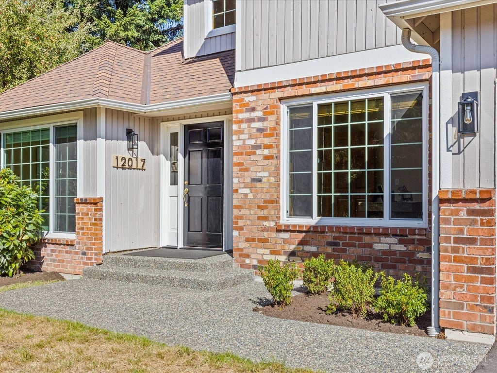 Photo of 12017 93rd Place NE, Kirkland, WA 98034 (MLS # 2582006)