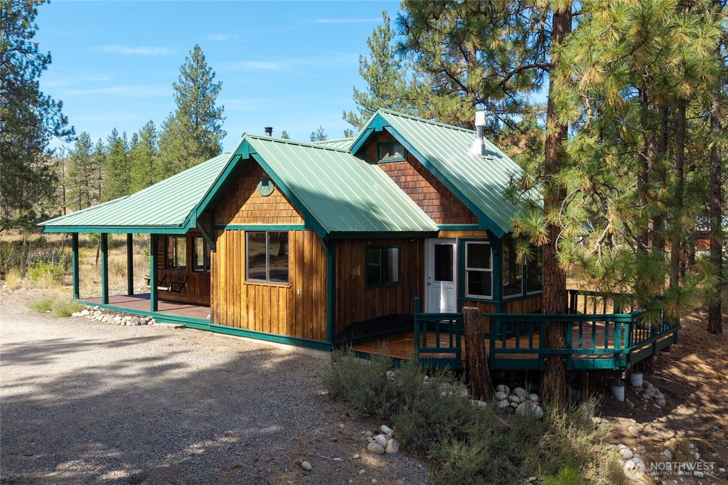 Photo of 28 Northcott Rd, Winthrop, WA 98862 (MLS # 2581389)