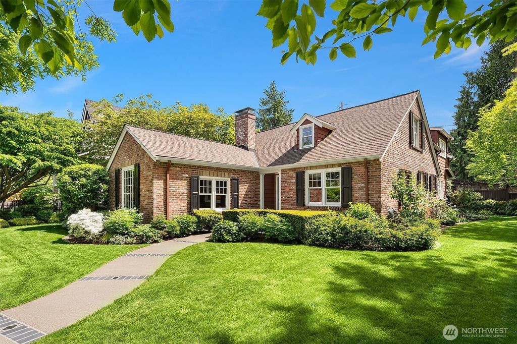 Photo of 101 NE 62nd Street, Seattle, WA 98115 (MLS # 2373253)