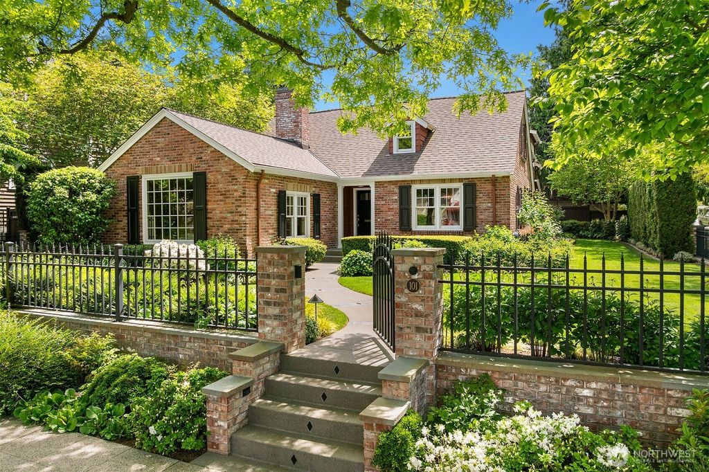 Photo of 101 NE 62nd Street, Seattle, WA 98115 (MLS # 2373253)