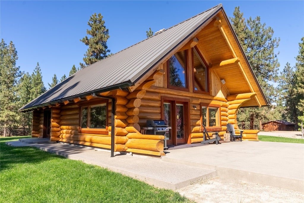 Photo of 60 Lobos Run Road, Winthrop, WA 98862 (MLS # 2589967)