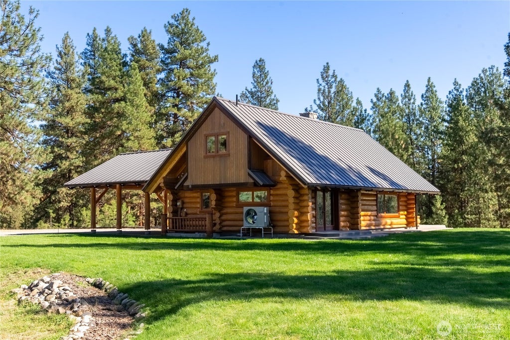Photo of 60 Lobos Run Road, Winthrop, WA 98862 (MLS # 2589967)